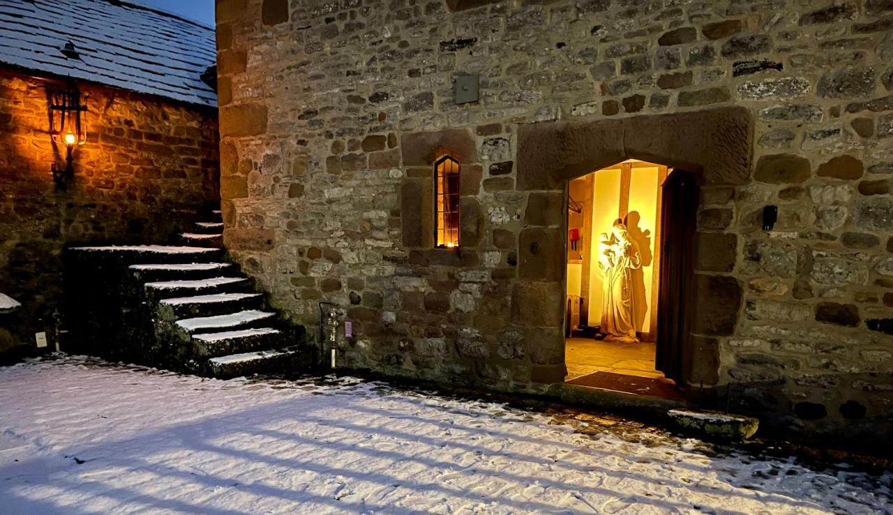 Derbyshire Chapel For 6 At Harthill Hall Private Hot Tub 8Am - 10Pm Plus Private Daily Use Of Indoor Pool And Sauna 1 Hour Stanton in Peak Экстерьер фото